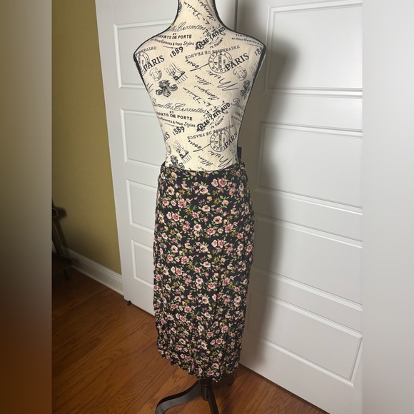 Reformation Black Floral Skirt Pink Hibiscus with Slit - Picture 7 of 8
